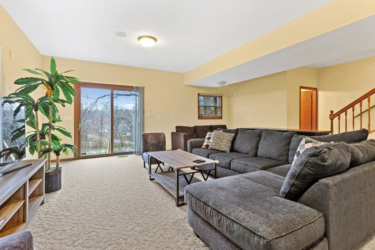 950 Rhyners Ln - Photo 2 of 8
