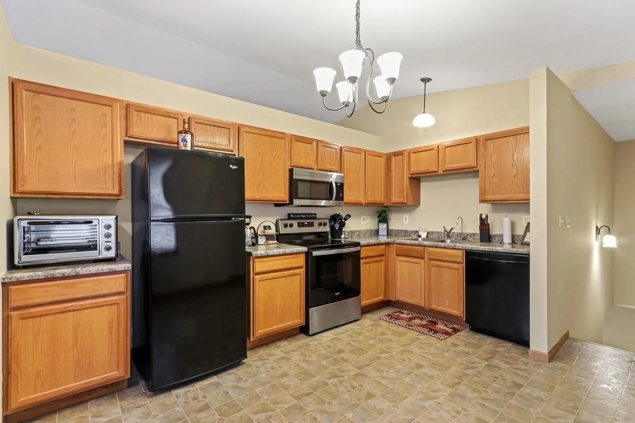 950 Rhyners Ln - Photo 3 of 8