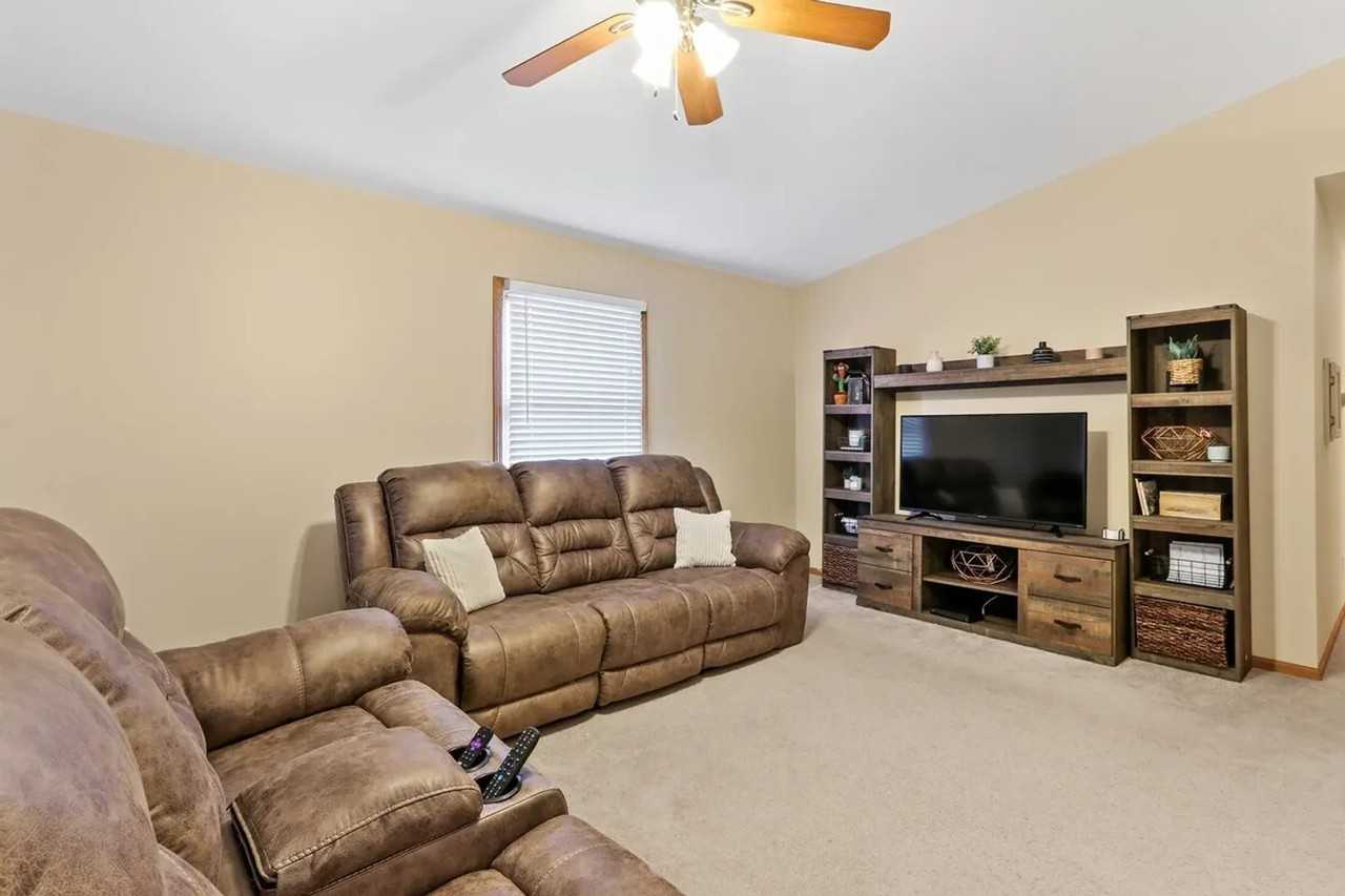 950 Rhyners Ln - Photo 6 of 10