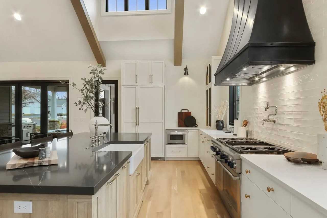 1229 W Main St - Photo 7 of 16