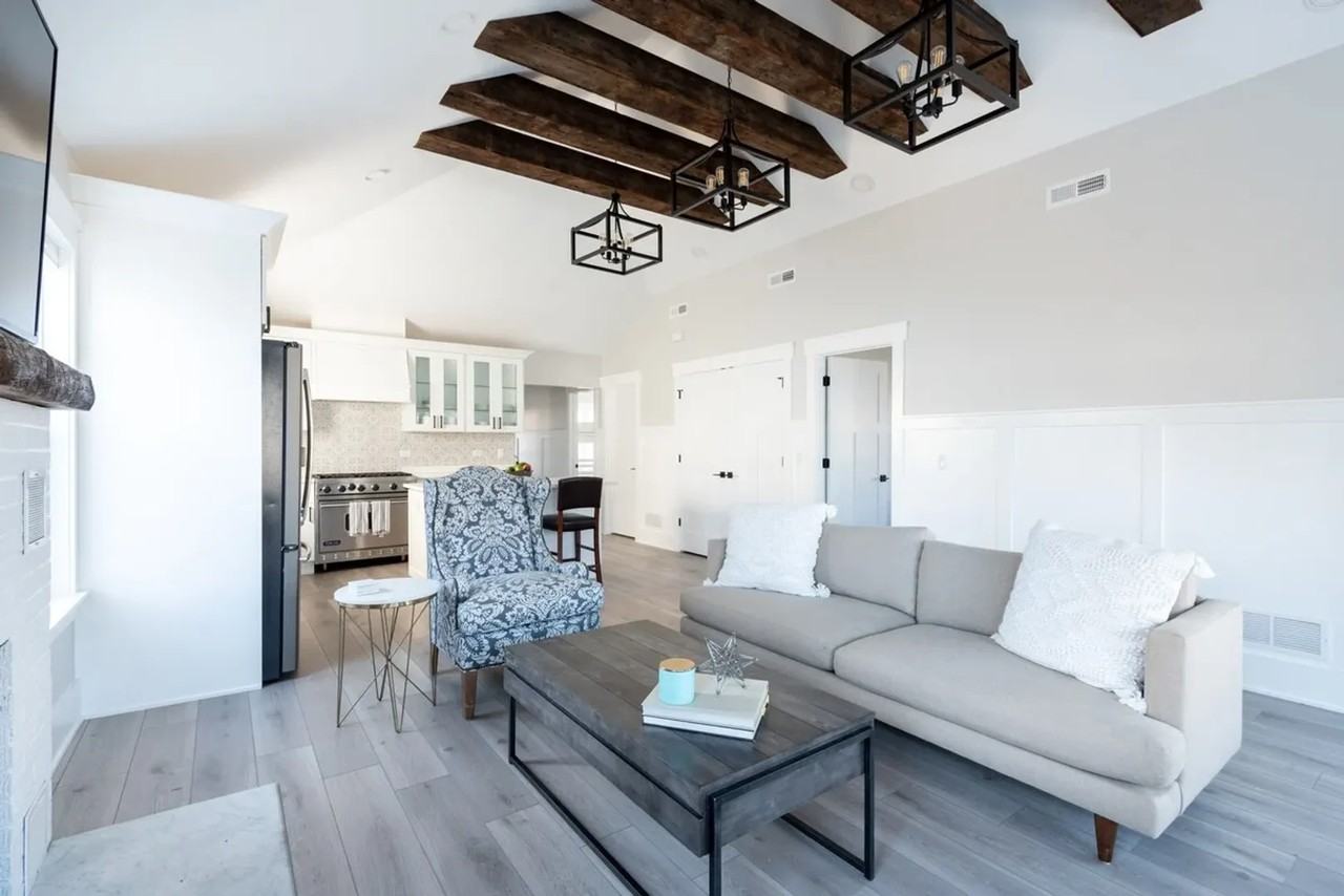 122 Williams St - Photo 4 of 10