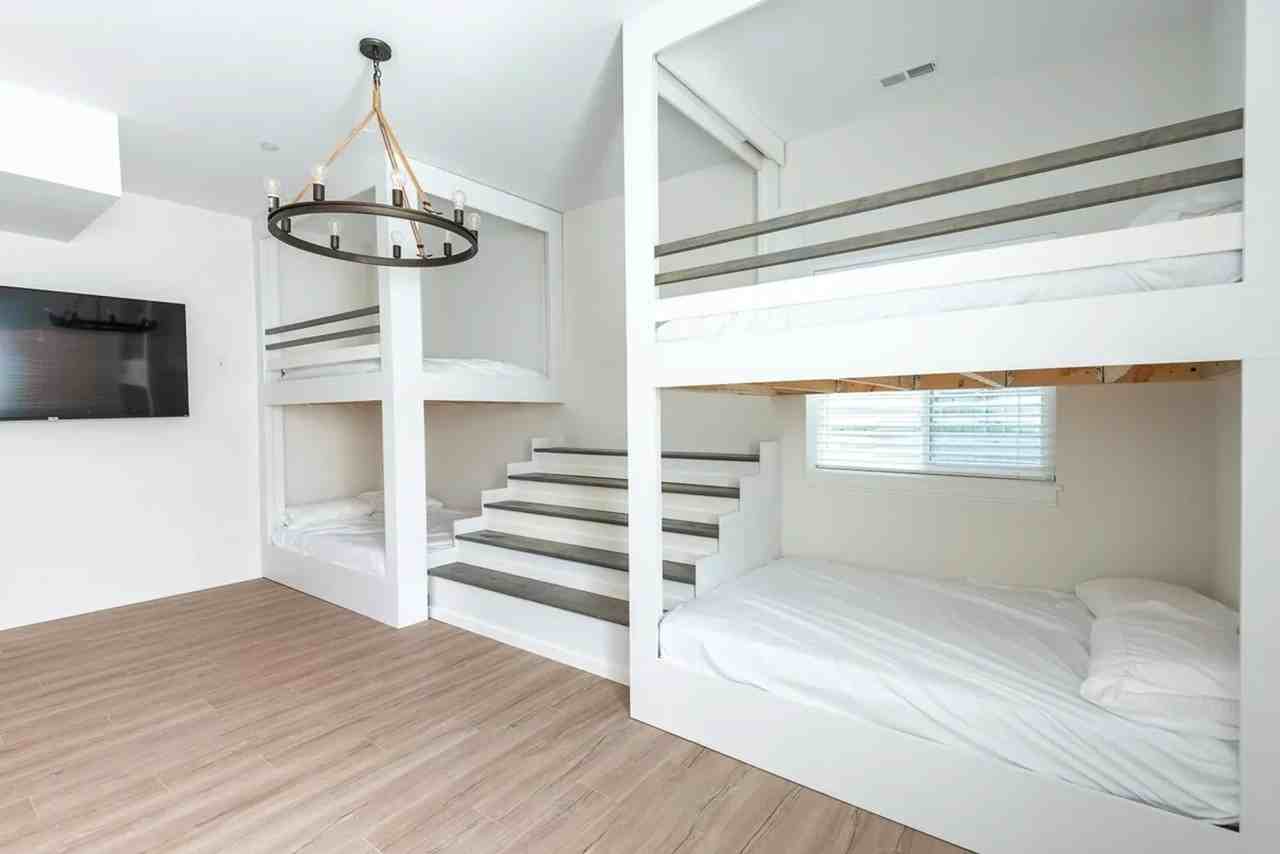 120 W Main St - Photo 4 of 8