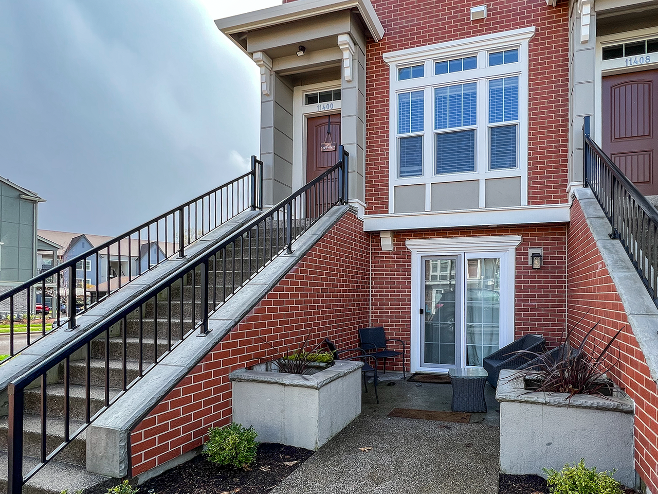 11400 Sw Mont Blanc St - Photo 2 of 23