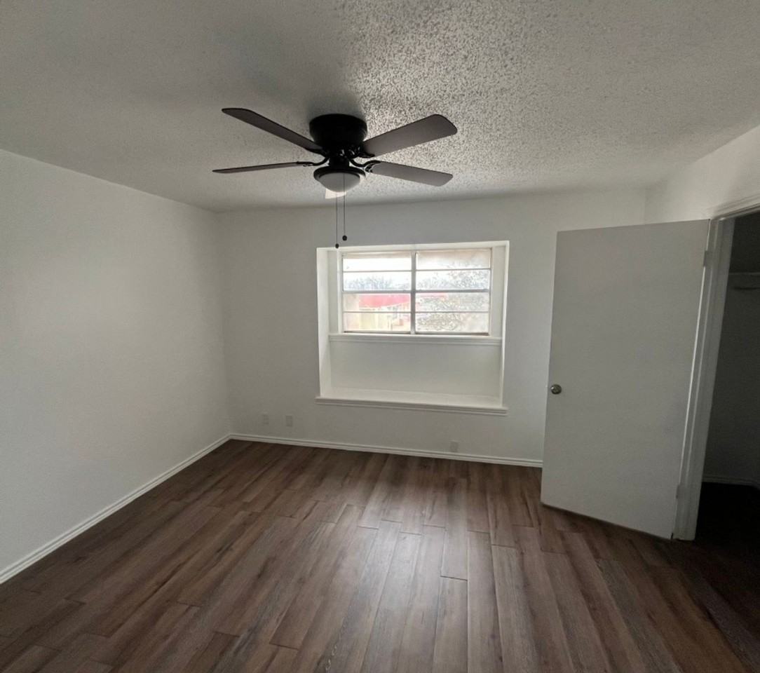 2101 51st St - Photo 2 of 8