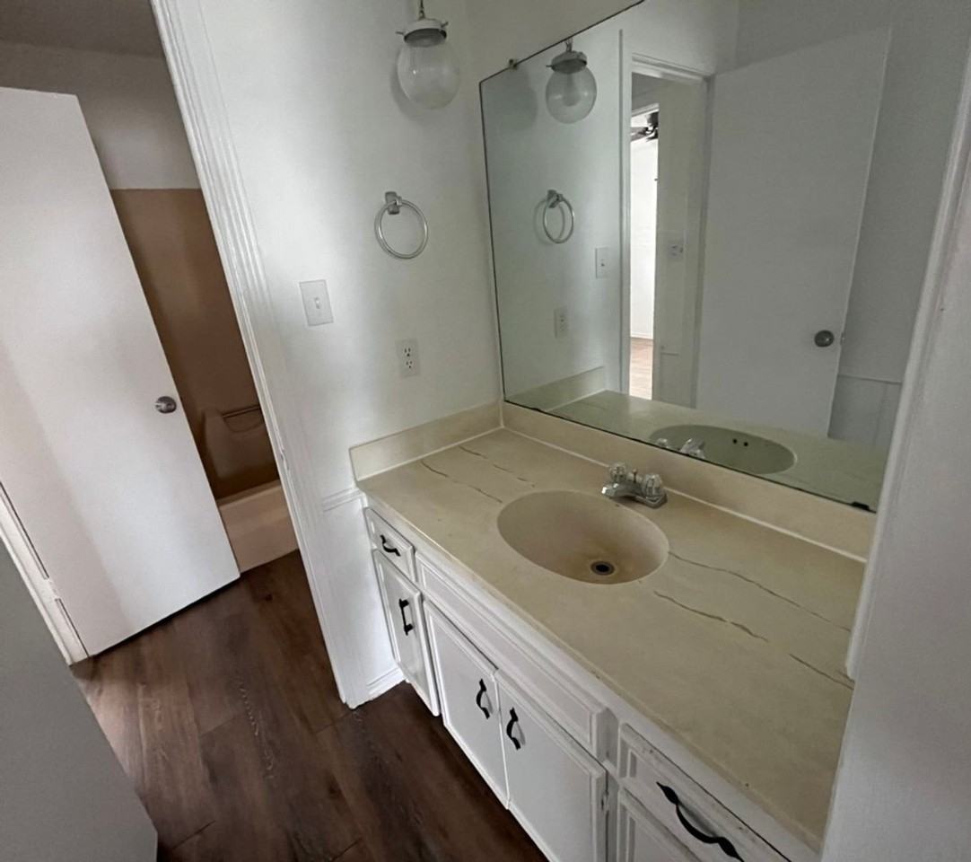 2101 51st St - Photo 7 of 8