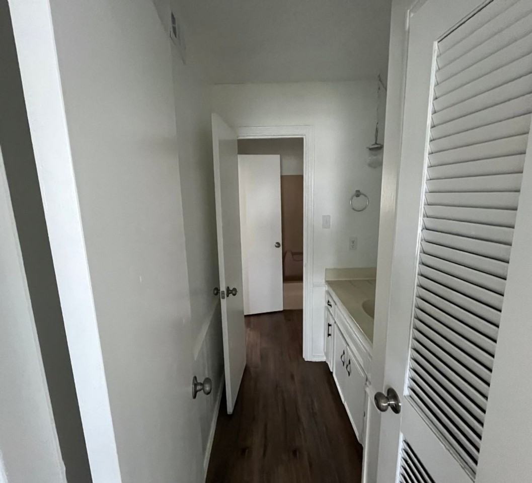 2101 51st St - Photo 4 of 8