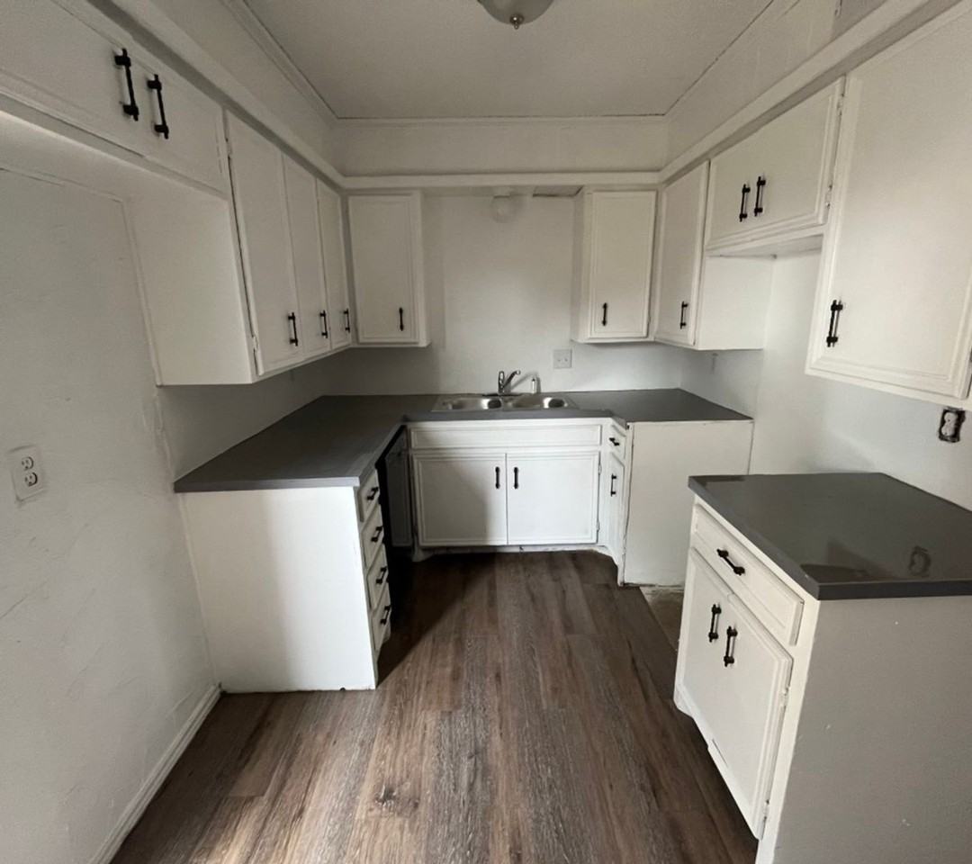 2101 51st St - Photo 5 of 8