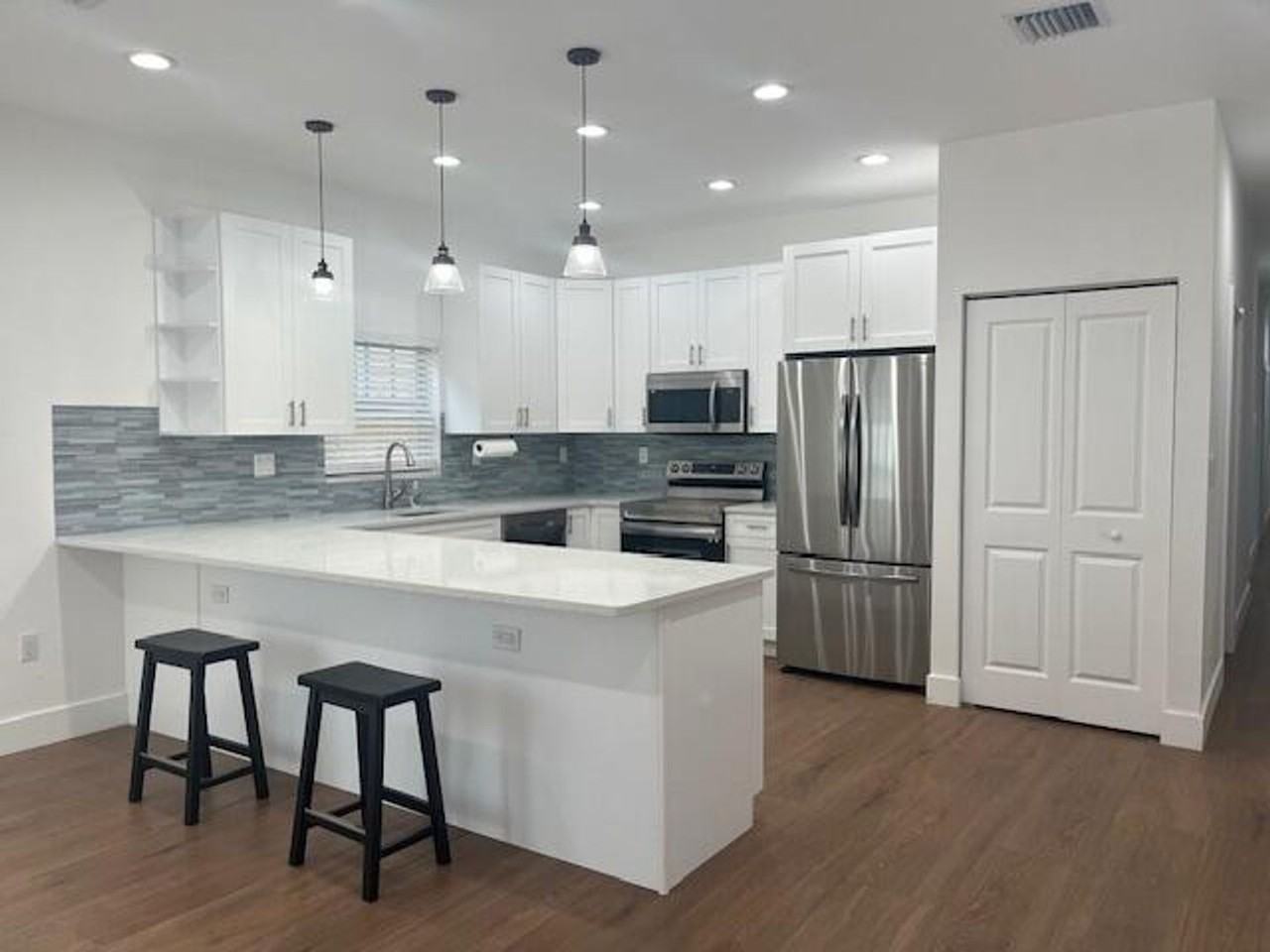 313 S E St - Photo 2 of 15