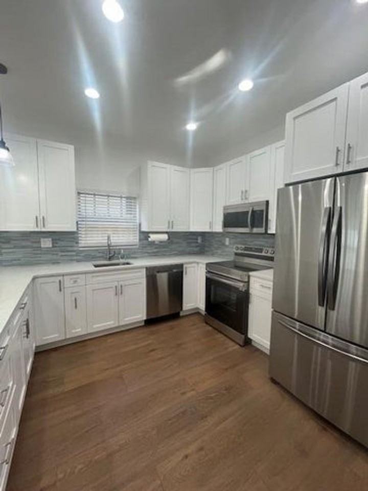 313 S E St - Photo 3 of 15