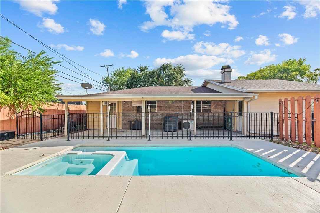 1305 Harbor Lights Drive - Photo 2 of 31