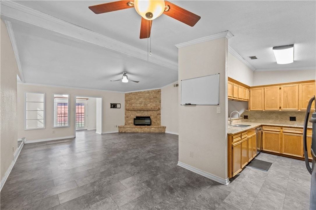 1305 Harbor Lights Drive - Photo 4 of 31