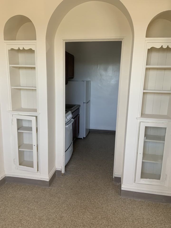 7020 South Jeffery Boulevard - Photo 6 of 11