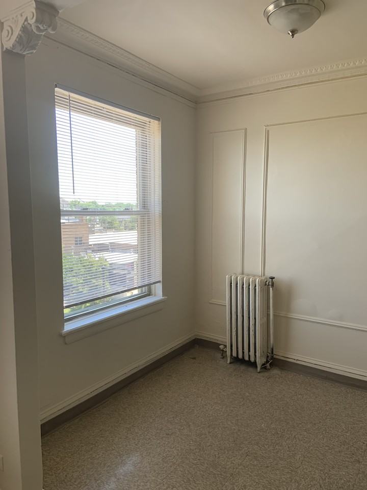 7020 South Jeffery Boulevard - Photo 7 of 11