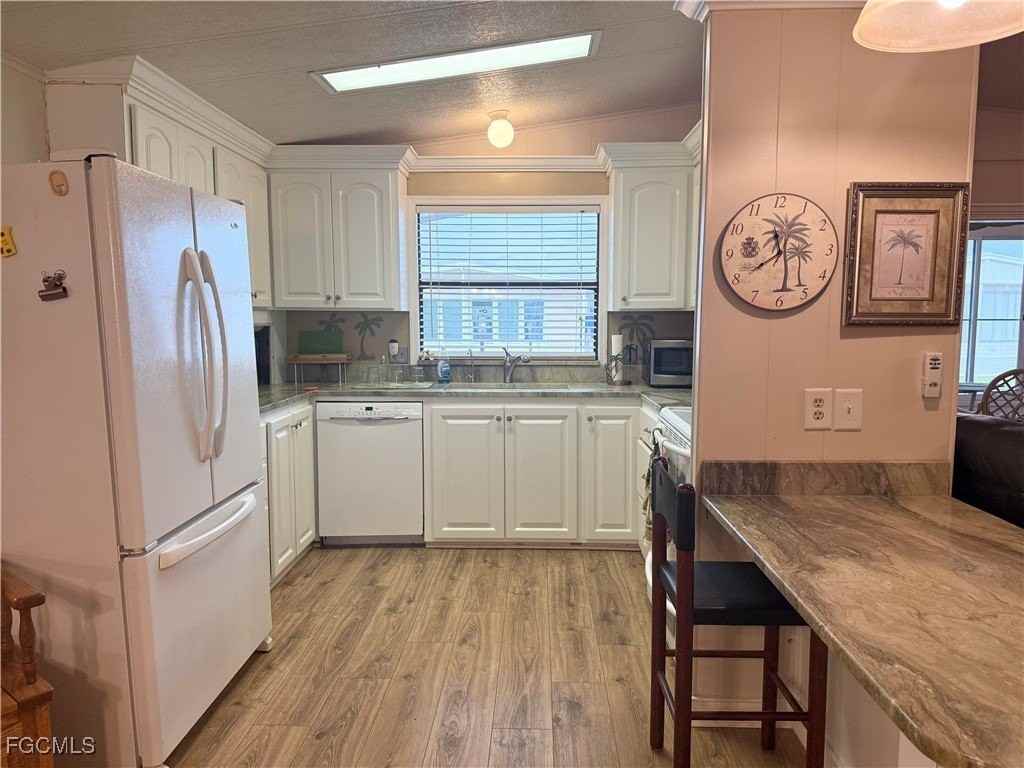 3404 Rainbow Ln - Photo 4 of 29