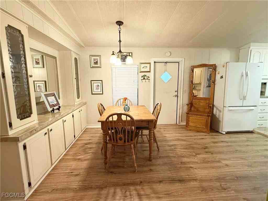 3404 Rainbow Ln - Photo 5 of 29