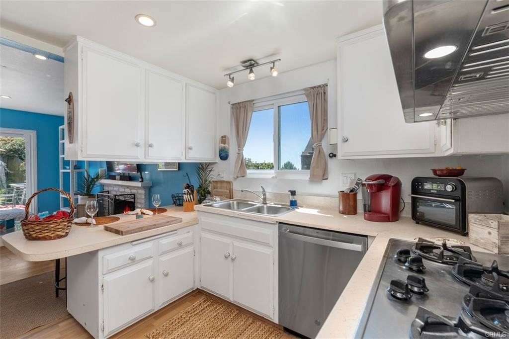 3068 Zell Dr - Photo 2 of 8