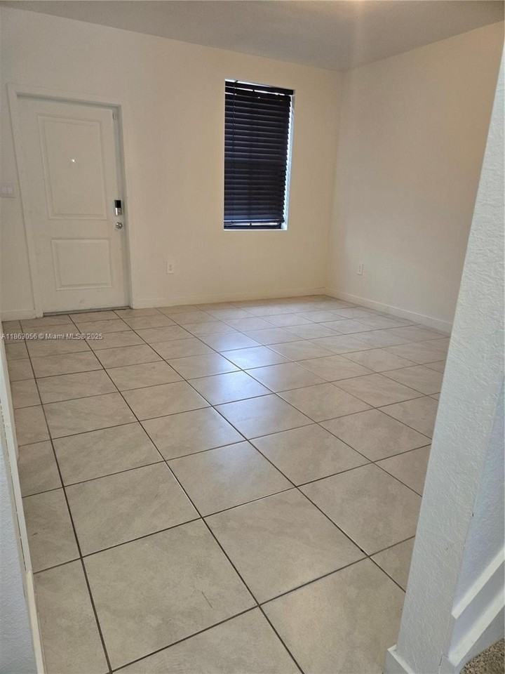 490 Ne 12th St #490 - Photo 4 of 21