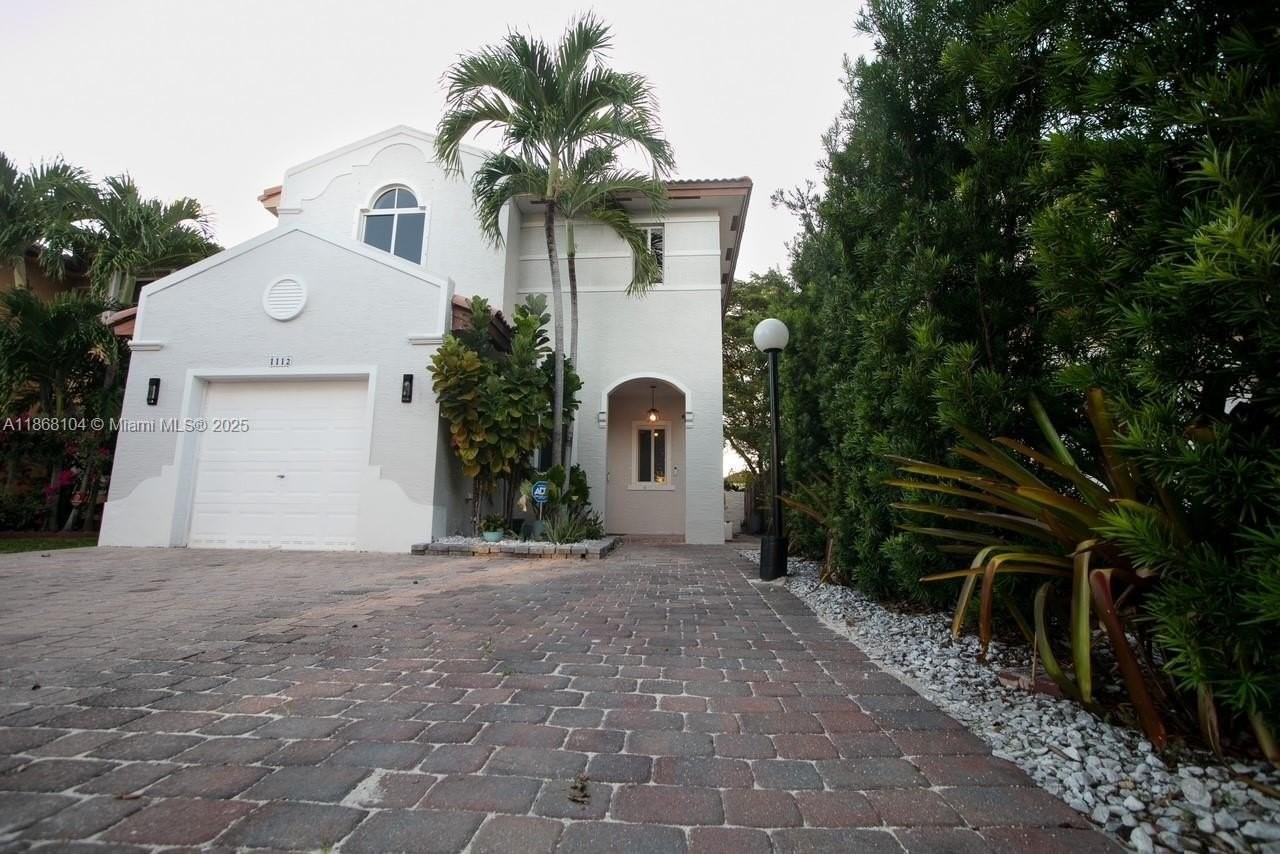 1112 Ne 41st Ave - Photo 2 of 24