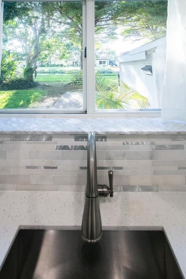 1112 Ne 41st Ave - Photo 4 of 24