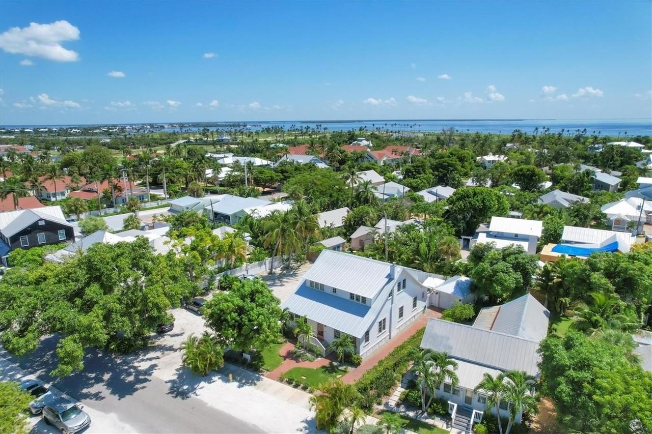 342 Palm Ave - Photo 4 of 48