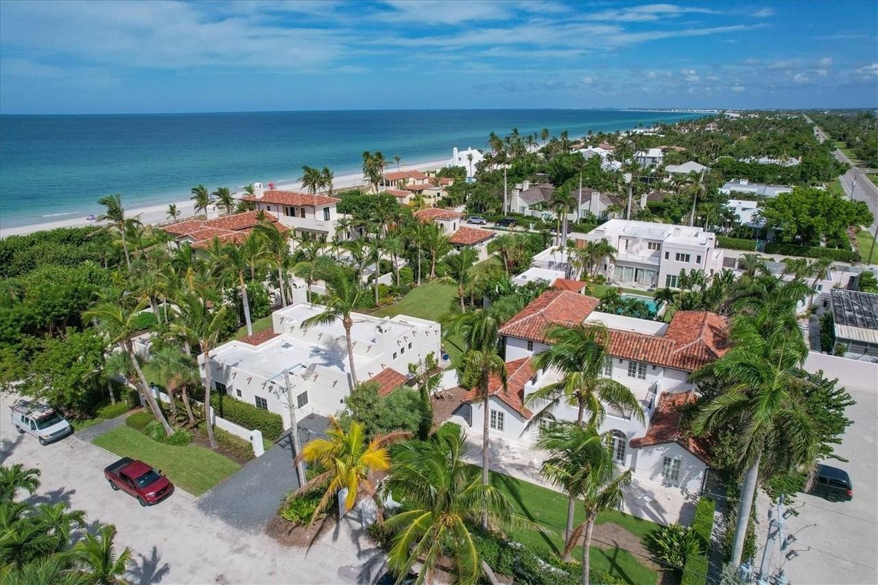 1031 10th St W - Photo 5 of 45