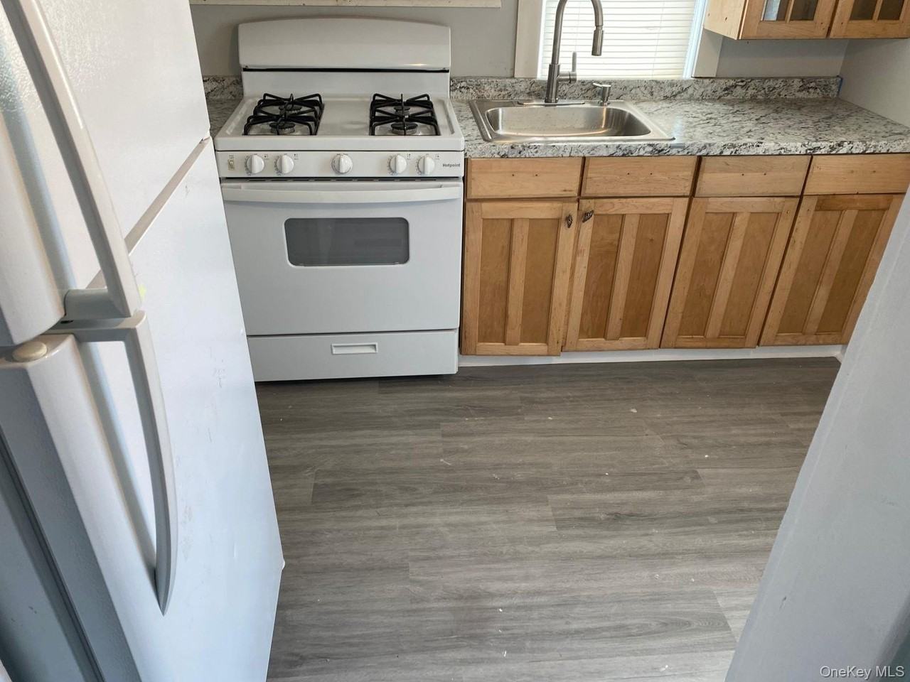 14 Glass St - Photo 3 of 8