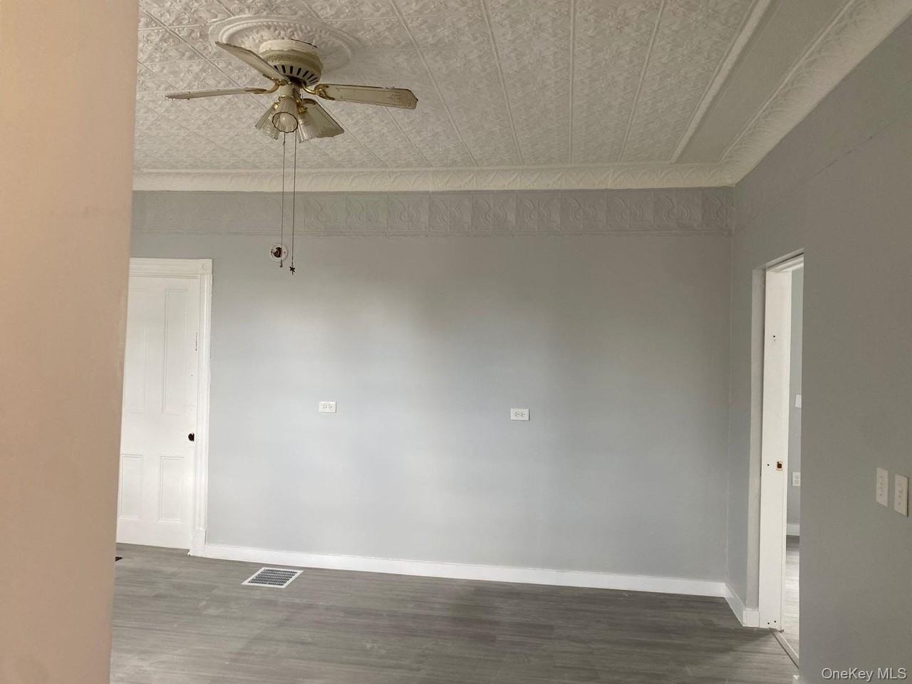 14 Glass St - Photo 5 of 8