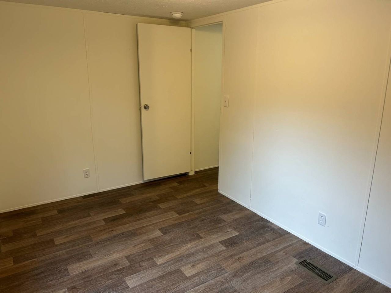 1525 Thomas Dr #1525R - Photo 6 of 9