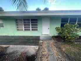299 Se 12th Ave #B - Photo 1 of 1