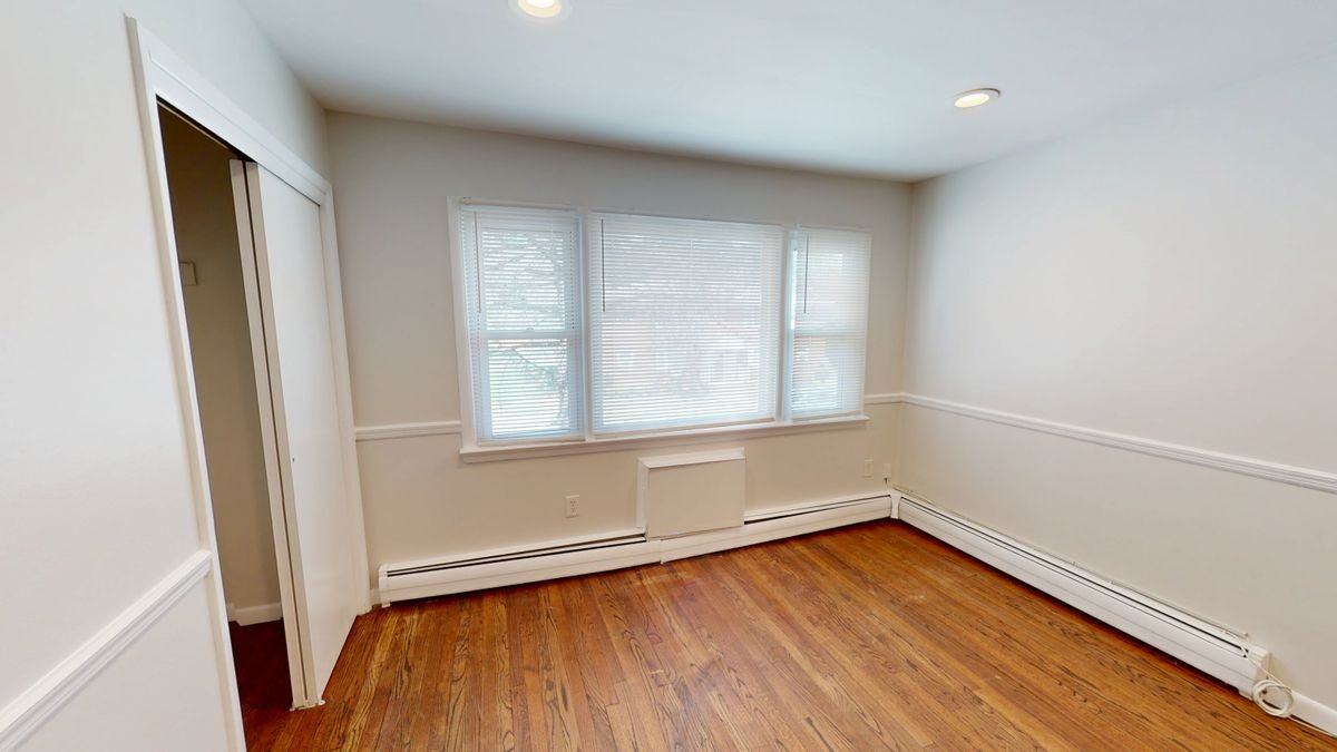 21B Warren St - Photo 2 of 37