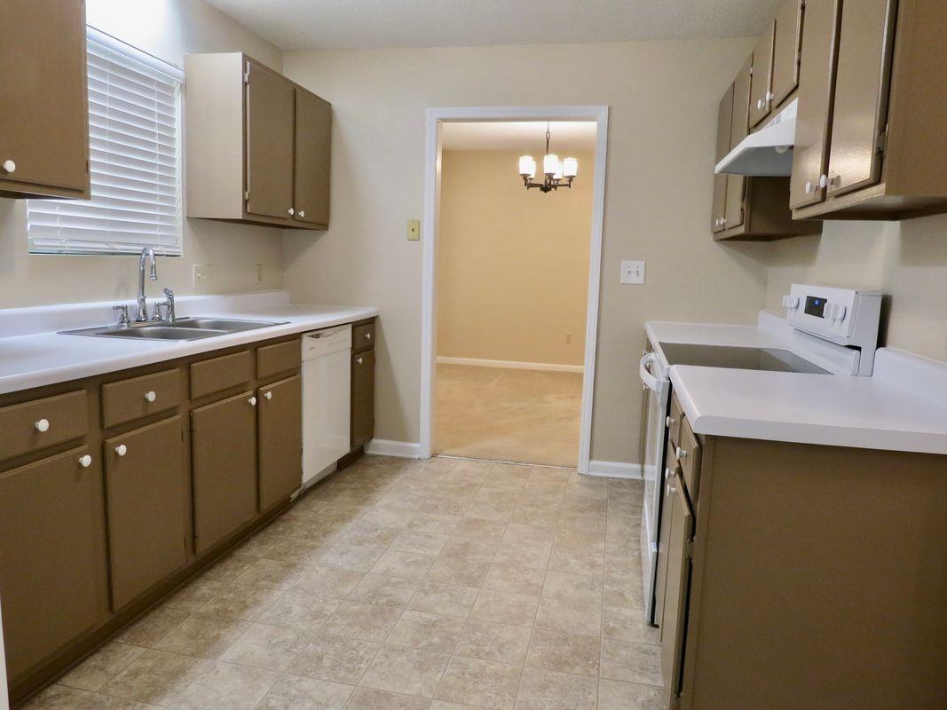 709 Frazier Ln - Photo 3 of 26