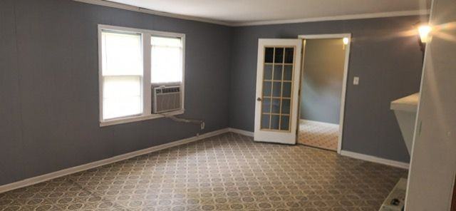 204 S Rhodes St - Photo 2 of 4