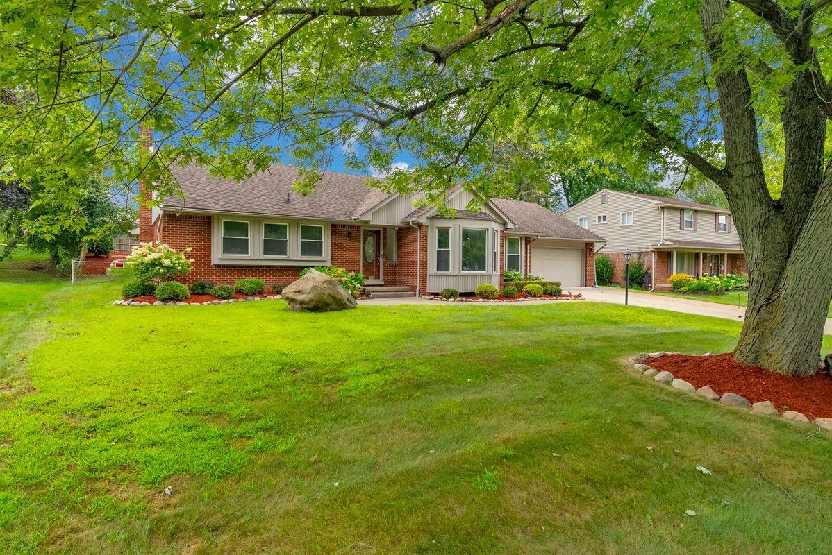 36939 Heatherton Dr - Photo 3 of 46