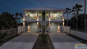 featured image of 211 W Mesquite St