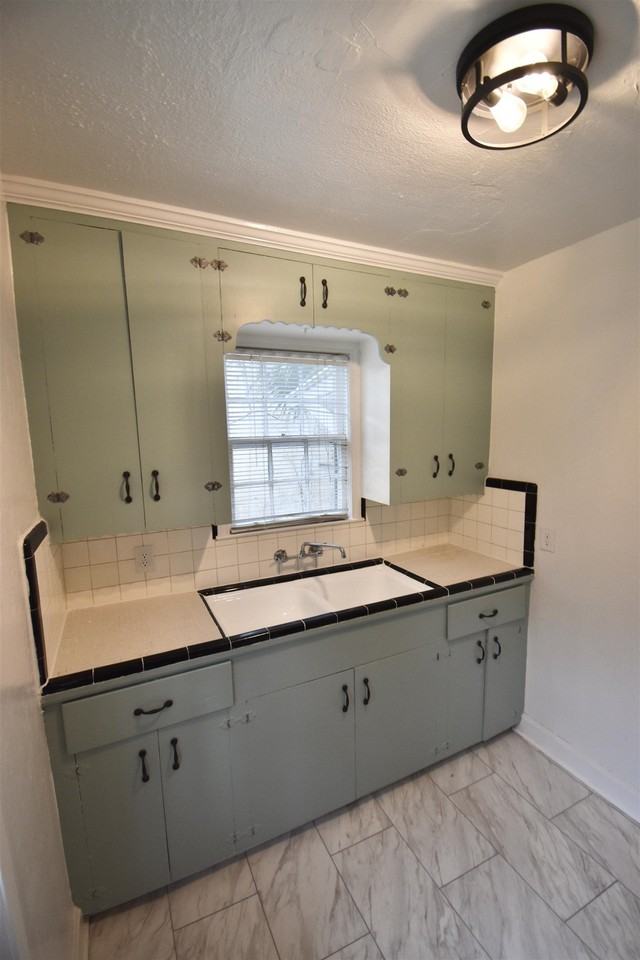 219 E 6th Ave - Photo 6 of 13