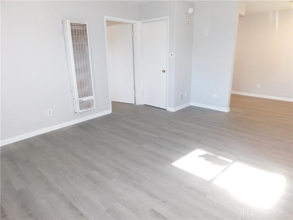 1433 Rosemont Blvd - Photo 4 of 10