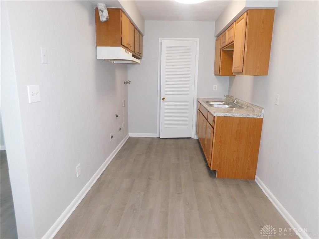 1433 Rosemont Blvd - Photo 6 of 10