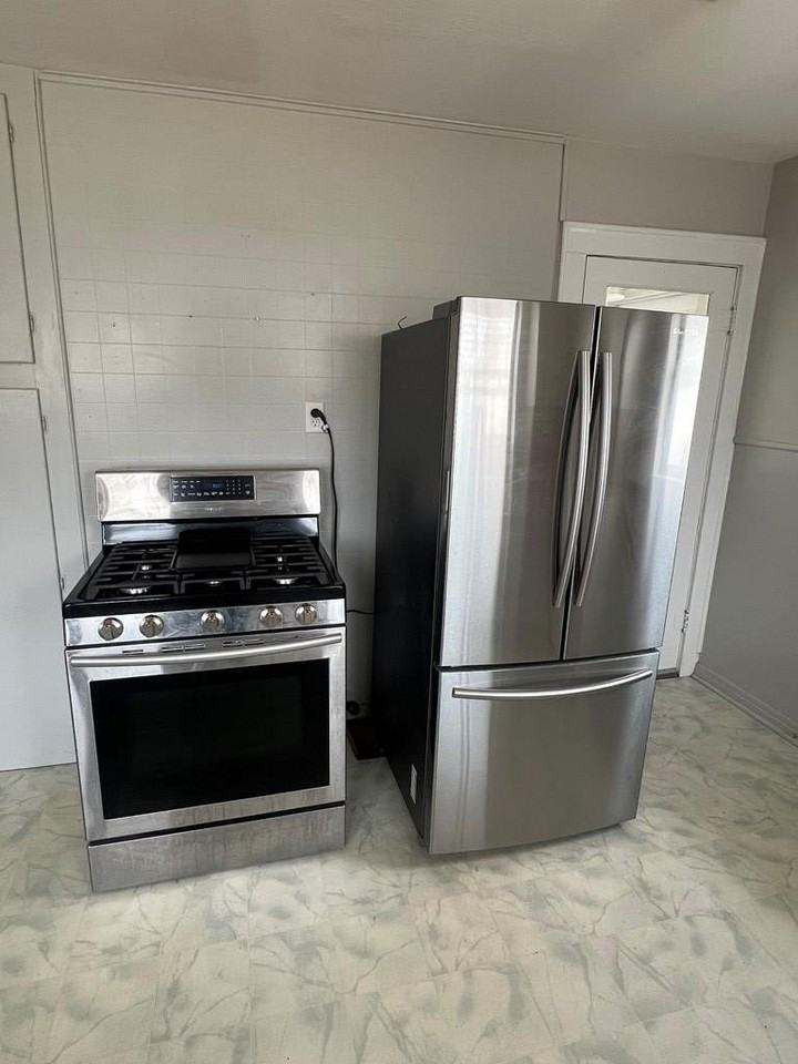 925 E 40th St - Photo 7 of 10