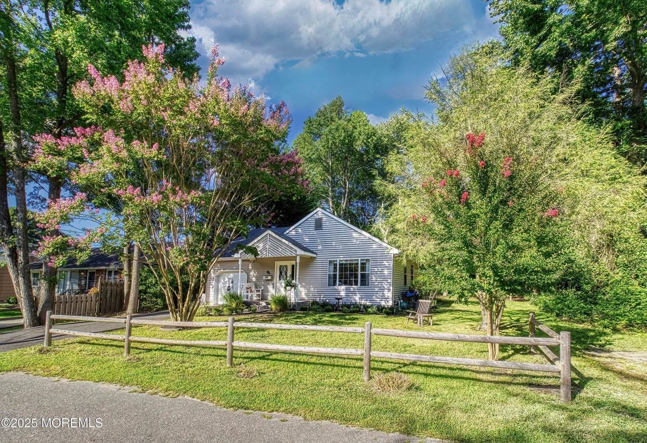 61 Adamston Dr - Photo 3 of 33