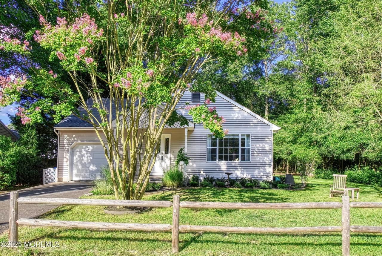 61 Adamston Dr - Photo 4 of 33