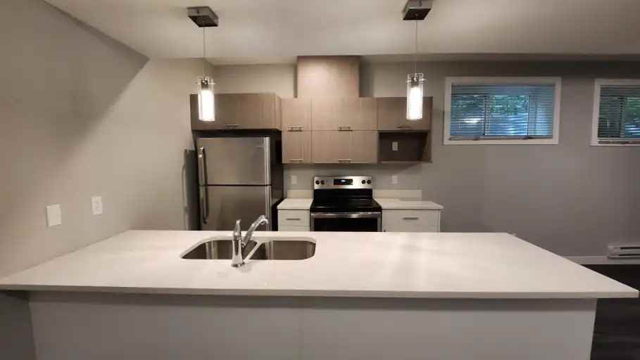 15212 98 Ave Nw #15212B - Photo 3 of 11