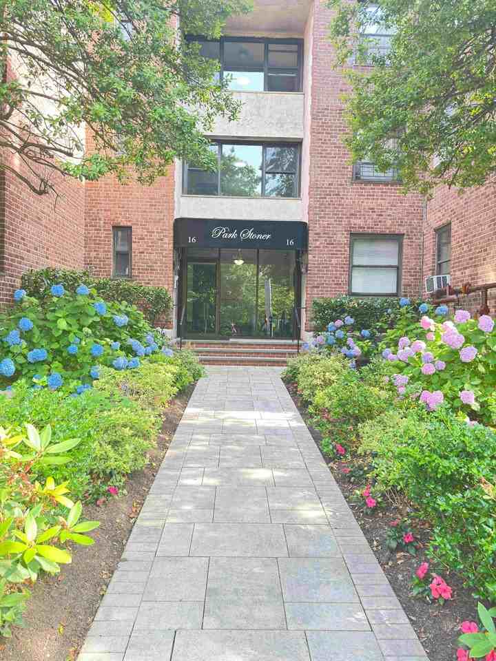 16 Stoner Avenue #2F