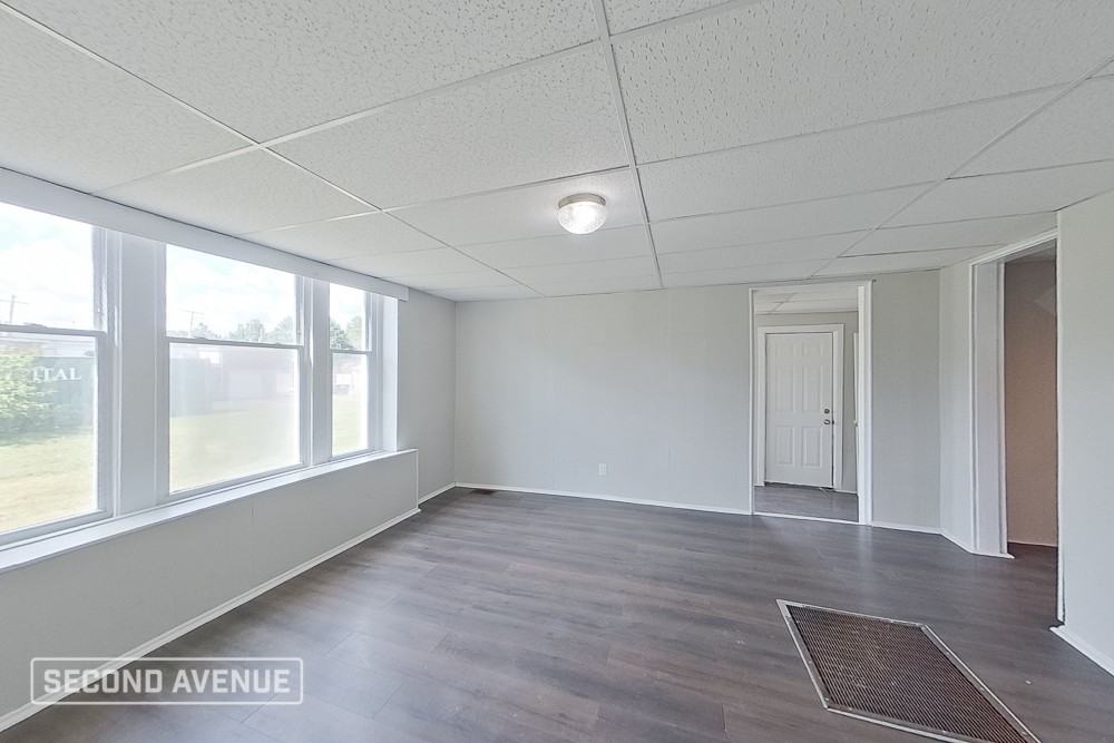 122 S Longworth Ave - Photo 2 of 19