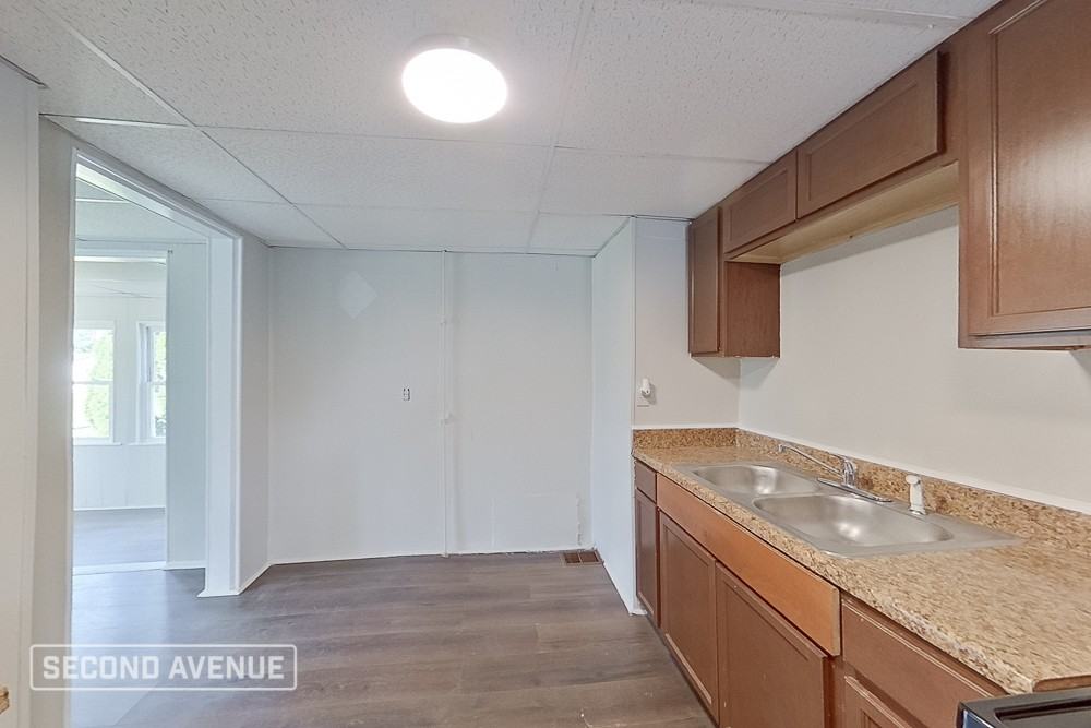 122 S Longworth Ave - Photo 6 of 19