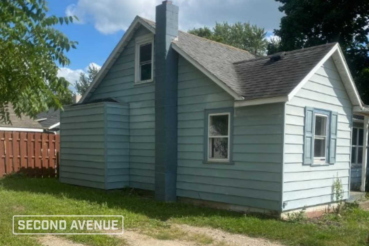 915 Pearl St - Photo 2 of 13