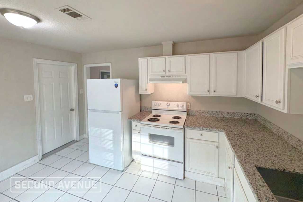 10310 Buffum St - Photo 4 of 15