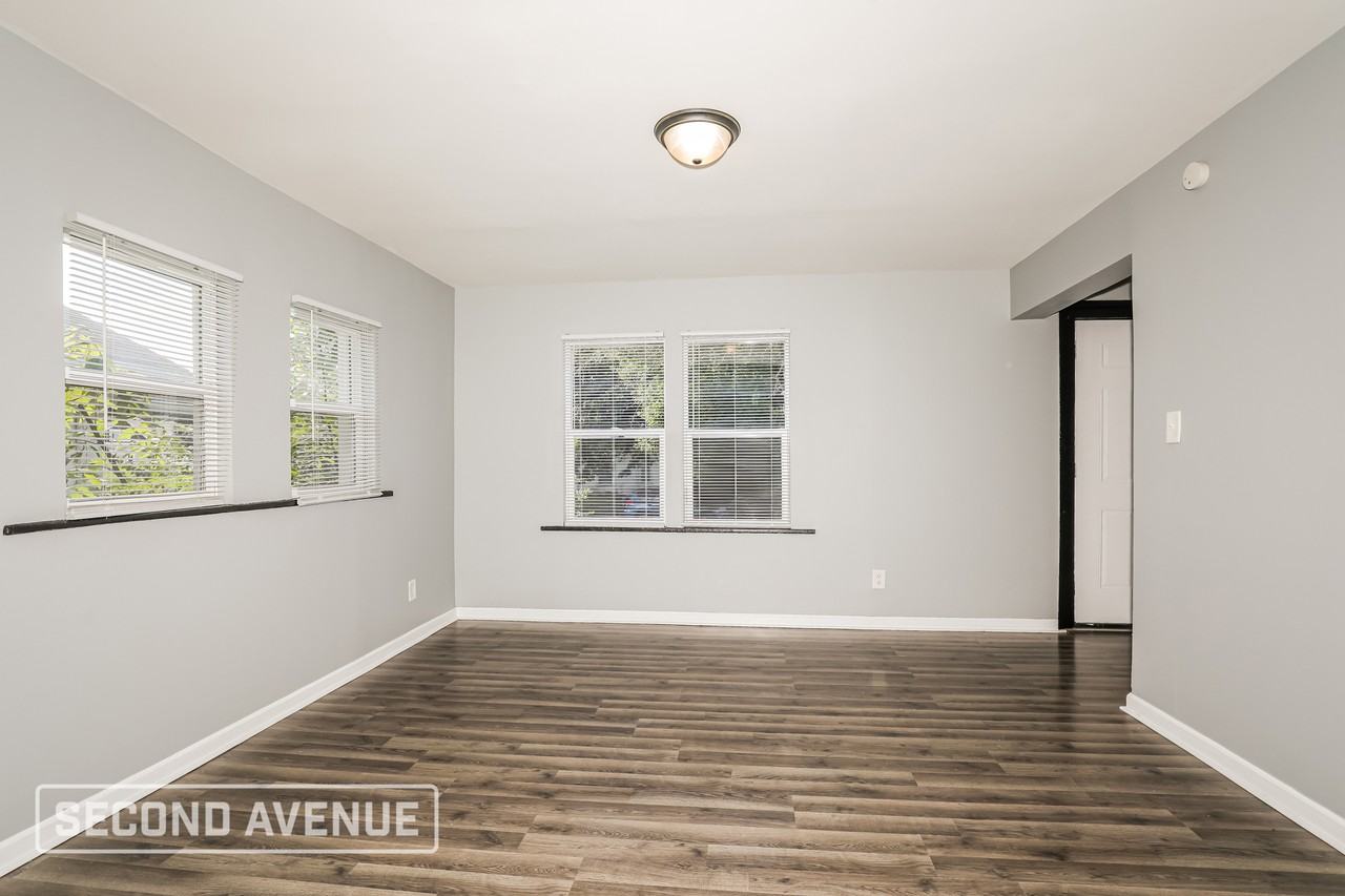 1709 N Tacoma Ave - Photo 3 of 21