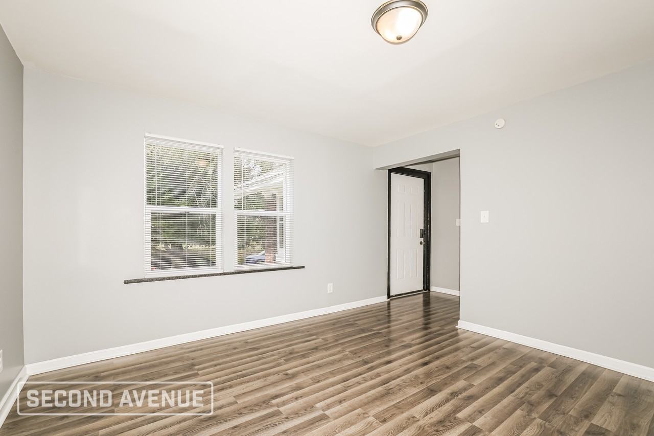 1709 N Tacoma Ave - Photo 4 of 21
