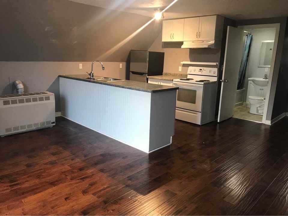 208 Lock St W - Photo 2 of 10