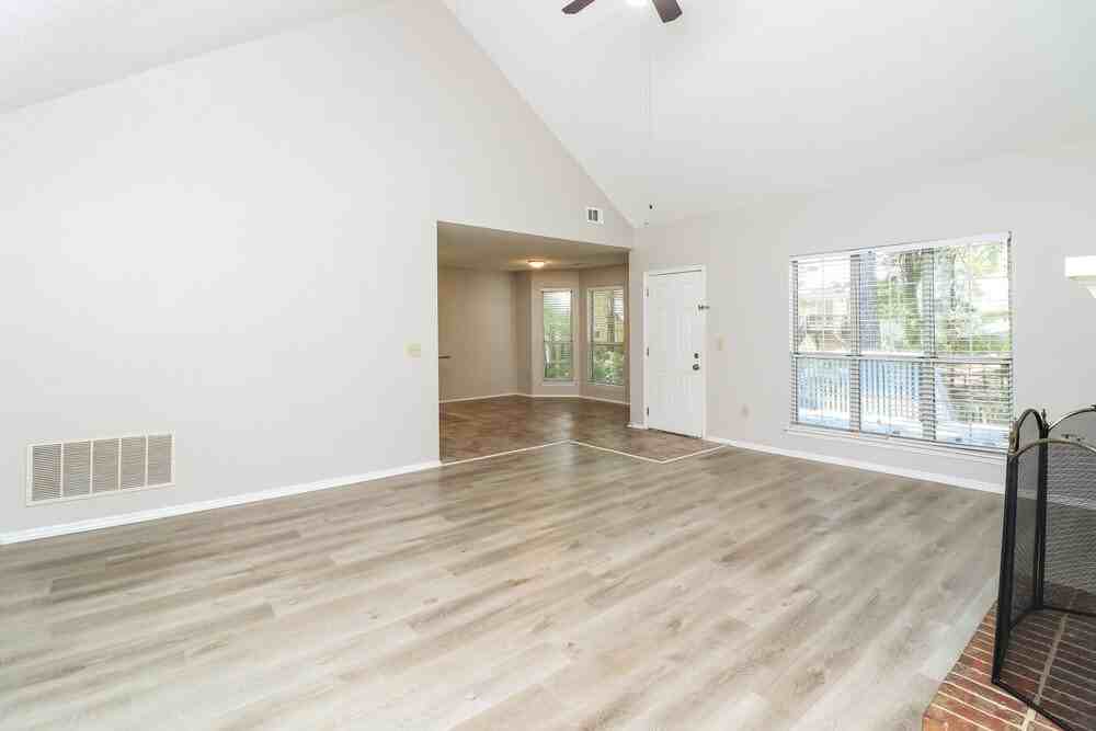 4034 Sharon Woods Dr - Photo 5 of 16
